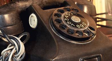 Altes Telefon mit Wählscheibe