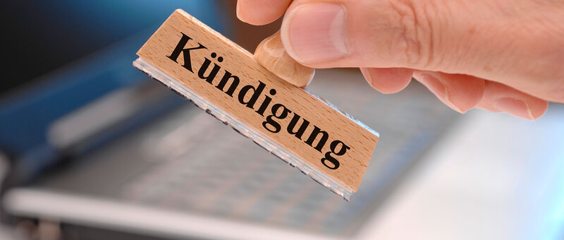 Kündigungsstempel auf Vertrag