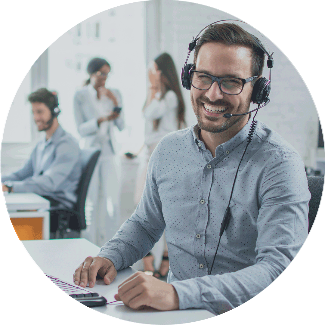 Sinnbild Anrufannahme Telefonservice (Mann telefoniert mit Headphone)